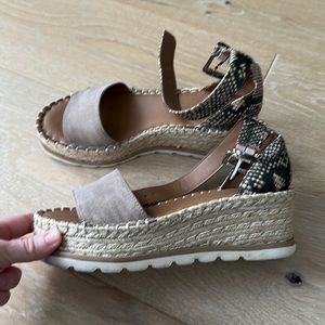 Women’s Universal Thread platform shoes snakeskin back size 7 GUC